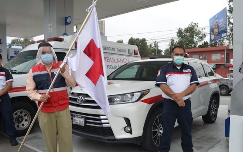 Chevron dona combustible a cruz roja.